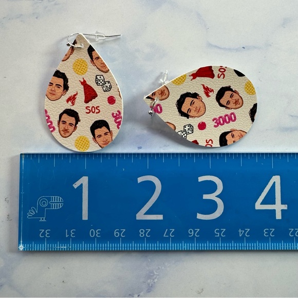 🎤🎶🎸Jonas Brothers teardrop earrings, vegan leather, lightweight, handmade - Picture 3 of 4